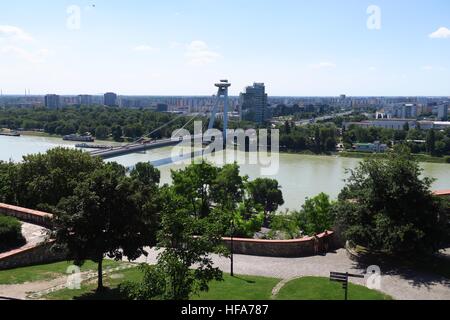 Neue Brücke über die Donau in Slovakias Hauptstadt Bratislava Stockfoto