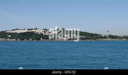 Berühmten Topkapi-Palast, Bosporus, Goldenes Horn und Istanbuls Altstadt Sultanahmet von Galata in Istanbul, Türkei Stockfoto