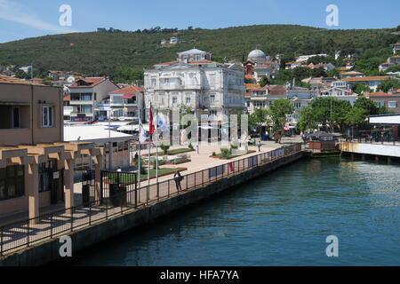 Schönen Hafen von Prince Insel Burgazada in das Marmarameer in der Nähe von Istanbul, Türkei Stockfoto