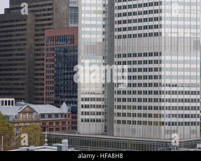 Alt und neu, kontrastierenden Fassaden, Finanzinstitute in der Zentrum von Frankfurt Am Main-Hessen-Deutschland Stockfoto