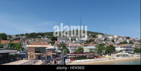 Kinaliada, Istanbul - der Hafen von Prince Insel Kinali und das Marmara Meer Stockfoto