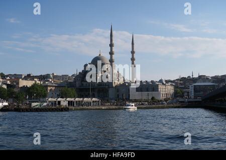 Die neue Moschee - Yeni Cami - namens ursprünglich Valide Sultan in Istanbul, Türkei Stockfoto