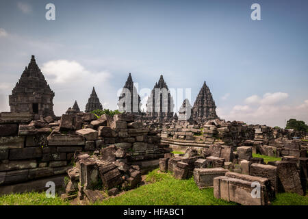 Weitwinkelaufnahme Candi Prambanan Tempel ein UNESCO-Weltkulturerbe in Indonesien Stockfoto