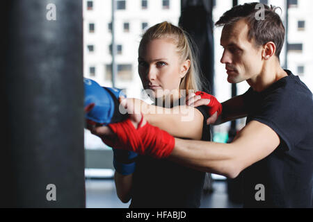 Foto Mädchen Training mit trainer Stockfoto