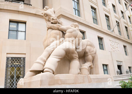 USA-Hauptstadt Washington DC District Of Columbia Skulptur Statue muskulöser Mann mit Pferd außerhalb der Federal Trade Commission Stockfoto