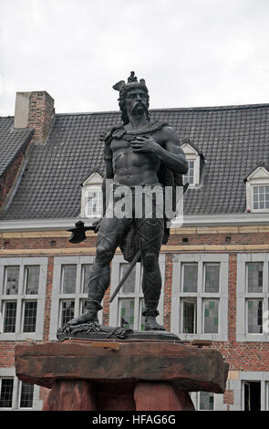 Die Statue von Ambiorix in Tongeren großen Markt, Limburg, Belgien. Stockfoto