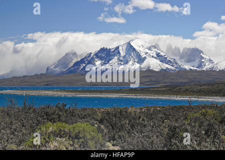 Lago Sarmiento und das Paine-massiv, Torres del Paine Nationalpark, Patagonien, Chile Stockfoto