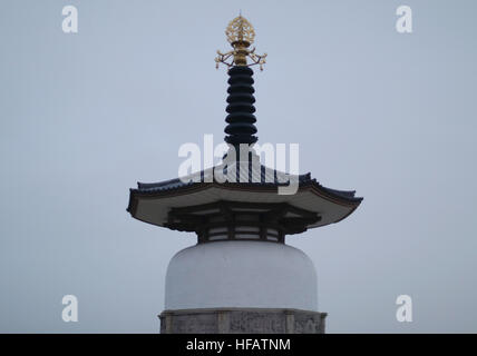 Peace Pagoda am Willen Altolario in Milton Keynes, als die Stadt feiert ihr 50-jähriges Jubiläum im Jahr 2017. Stockfoto