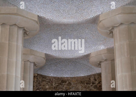 Park Güell Gaudi Spalte Spalten Mosaik Stockfoto