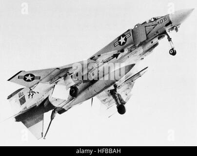 F-4J Phantom II von VF-11 an Bord der USS Forrestal (CV-59) am 24. Juni ...