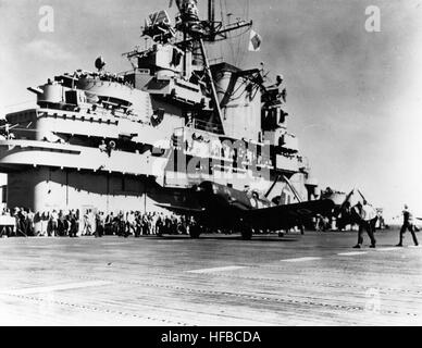 F4U-4 auf der USS Tarawa CV-40 Stockfoto