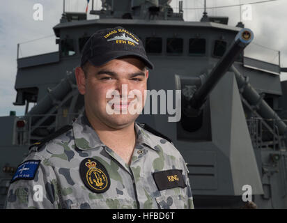 Königliche australische Marine Seemann bekämpfen System Operator-Unterwasser Brandon King, diente von Katherine, Northern Territory, Australien, zwei-und-ein-halb Jahren. Sechs Monate mit der Armee als ein Polizist in einer indigenen Entwicklungsprogramm trat zuerst, dann der Marine als Kampfsysteme Operator. Er hat einen sechs-Jahres-Vertrag und sagt er will wohin er geht. König sagt, er genießt die Routine, die Struktur und die Lernmöglichkeiten, die Marine Life bietet.     "Ich wollte immer beitreten. Ich wollte raus aus der Stadt und die Welt sehen, "König sprach über seine Entscheidung für Marineservice gewinnen. "Ich finde meine w Stockfoto