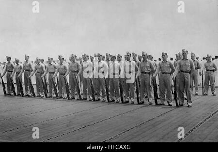 Marine Ablösung der USS Enterprise (CV-6) folgende Inspektion, 1944 Stockfoto