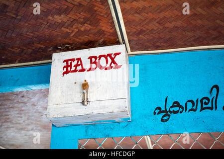 Eine primitive erste-Hilfe-Kasten Stockfoto