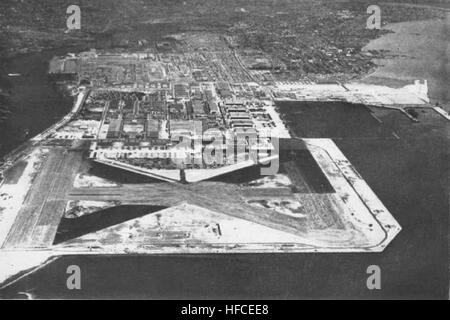 Die Marineflugstation Alameda ist ein ehemaliger US-Navy-Flugplatz in Kalifornien, der früher für Carrier-basierte Luftverkehrsoperationen, Flugzeuglager und logistische Unterstützung für Marineflugzeuge genutzt wurde. Stockfoto