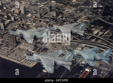 A-7E Corsair II von VA-37 im Flug im Jahr 1988 Stockfoto