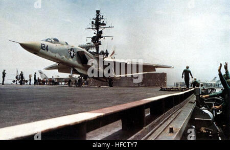 RA - 5C der RVAH-12 auf USS Constellation (CVA-64) 1967 Stockfoto