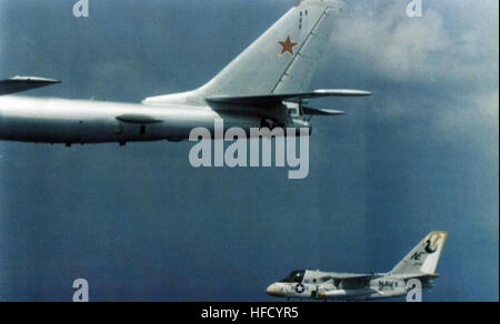 S-3A VS-29 mit Tupolew Tu-95 1979 Stockfoto