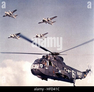 SH-3A Sea King HS-4 im Flug im Jahr 1966 Stockfoto