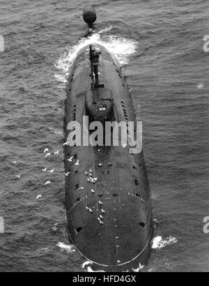 Ein Überblick über die sowjetischen Sierra Antenne Bogen Klasse nuklear angetriebene u-Boot im Gange. Sierra-Klasse u-Boot 2 Stockfoto