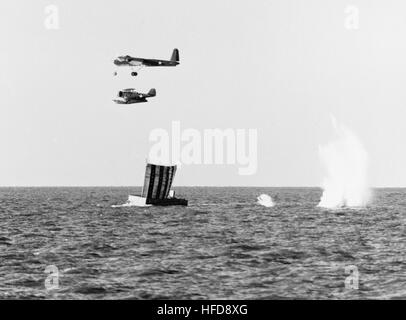 TDN-1 Angriff Drohne Bomben in Delaware Bay bei Tests im Januar 1943 Stockfoto