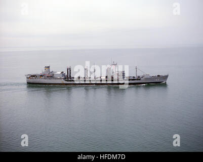 Eine Antenne Steuerbord breite Sicht auf die Flotte Öler USNS NEOSHO (T-AO-143) im Gange. AO-143 1985 DN-SC-85-08549 Stockfoto