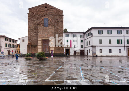 Florenz, Italien - 5. November 2016: Fassade der Brancacci-Kapelle und Kirche von Santa Maria del Carmine in Florenz im Herbst. Die Kapelle ist berühmt für i Stockfoto