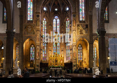 Florenz, Italien - 6. November 2016: Altar der Basilika di Santa Croce (Basilika des Heiligen Kreuzes) in Florenz Stadt. Die Kirche ist die Grabstätte von famo Stockfoto