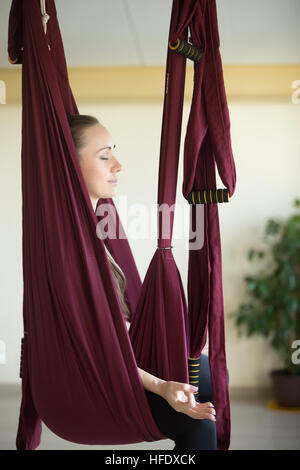 Aerial Yoga-Praxis Stockfoto