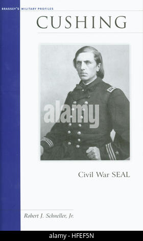040122-N-6236G-001 Naval Historical Center, Washington, D.C. (Foto) Ð Cover des neuen Buches ÒCushing, die NavyÕs ersten SealÓ vom Naval historische Zentrum (NHC) Historiker Dr. Robert J. Schneller Jr..  William Barker Cushing (1842-74) war einer der mutigsten Männer in der amerikanischen Marinegeschichte.  Wie eine Union Naval Officer Cushing bei Razzien hinter den feindlichen Linien auszeichnete, zwingt allerlei Rebellen kämpfen bei Stammgästen Guerillas.  Diese Aktionen, ähnlich wie diejenigen, die durch moderne Navy SEALs (Meer, Luft und Land), verdient die zwanzig Jahre alte Cushing, vier Auszeichnungen von der Marine fahren Stockfoto