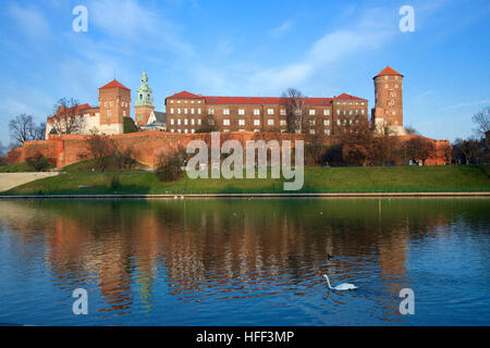 Panoramablick auf Weichsel und Wawel Hügel Krakau Polen Stockfoto