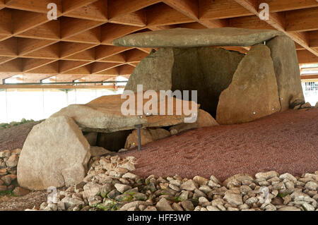 Dolmen von Dombate (4. Jahrtausend v. Chr.), Cabana de Bergantiños, Coruña Provinz, Region Galicien, Spanien, Europa Stockfoto