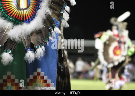 Shakopee Mdewakanton Sioux Gemeinschaft Wacipi Pow Wow, Native American dance Festival - 20.08.2011 - USA / Minnesota / Minneapolis - jede Tänzerin wird beurteilt nach seiner/ihrer Kategorie Dance, Qualität der Leistung und Insignien. Die Richter sind andere Tänzer aus der Dance-Kategorien, und sie haben eine bestimmte Anzahl von Punkten zu jeder Tänzer geben. Die Gesamtanzahl der Punkte wird die ersten fünf besten Tänzer am Ende des Powwow nennen. Der Meister kann gewinnen Sie bis zu 1500$ in Shakopee - Sandrine Huet / Le Pictorium Stockfoto