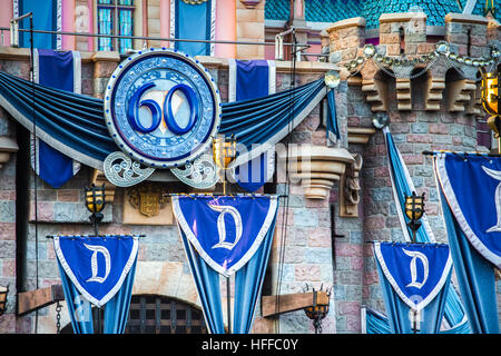 Disneyland-60. Feier, in diesem Jahr Disneyland sein 60. Jubiläum der feiert offen gewesen. Stockfoto