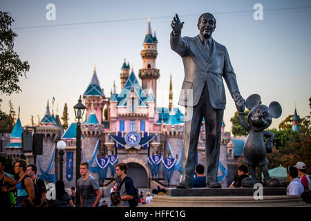 Disneyland-60. Feier, in diesem Jahr Disneyland sein 60. Jubiläum der feiert offen gewesen. Stockfoto