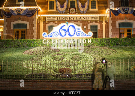 Disneyland-60. Feier, in diesem Jahr Disneyland sein 60. Jubiläum der feiert offen gewesen. Stockfoto