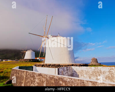 Portugal, Azoren, Corvo, Vila Do Corvo, traditionellen Windmühlen. Stockfoto