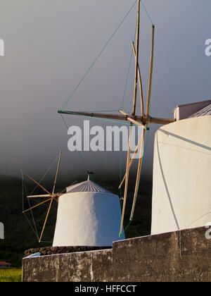 Portugal, Azoren, Corvo, Vila Do Corvo, traditionellen Windmühlen. Stockfoto