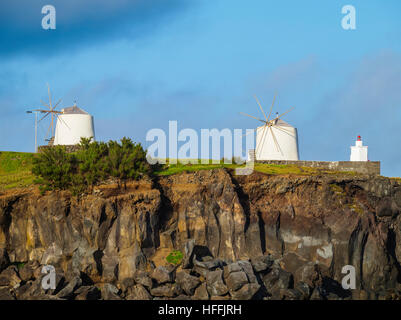 Portugal, Azoren, Corvo, Vila Do Corvo, traditionellen Windmühlen. Stockfoto