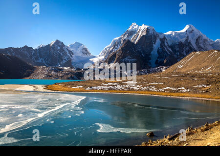 Berg Lake Gurudongmar - Hochgebirge Himalaya-See in Nord-Sikkim, Indien. Stockfoto