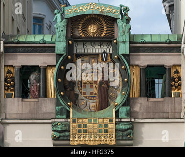 Ankeruhr Uhr, große Musik-Box, Jugendstil, Maler, Künstler, entworfen von Franz Matsch, eingeweiht im Jahre 1915, hoher Markt Stockfoto