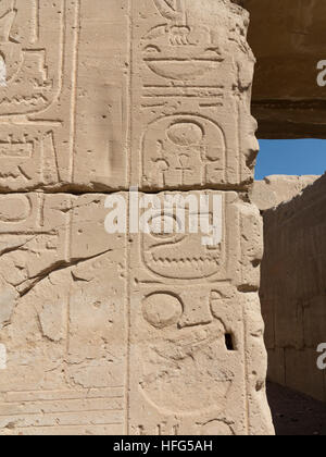 Reliefs im Totentempel Tempel von Sethos I am Westufer des Nils in Luxor, Ägypten, Nordafrika Stockfoto