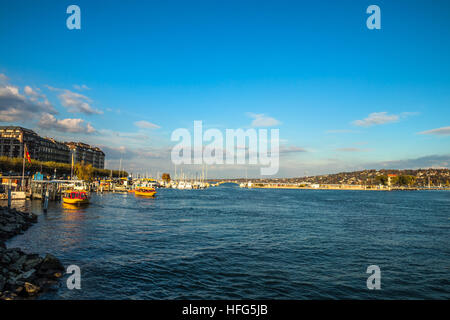 Genfer See Wasserblau Wolken Schweiz Stockfoto