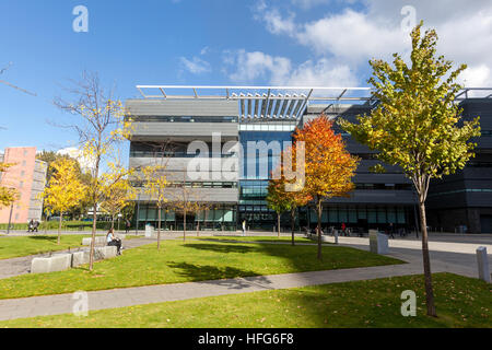 Alan Turing Gebäude im Herbst, The University of Manchester, UK Stockfoto