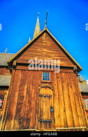 Ein Teil der Stabkirche in Lom in Norwegen Hervorhebung der verwitterte Hölzer... Stockfoto