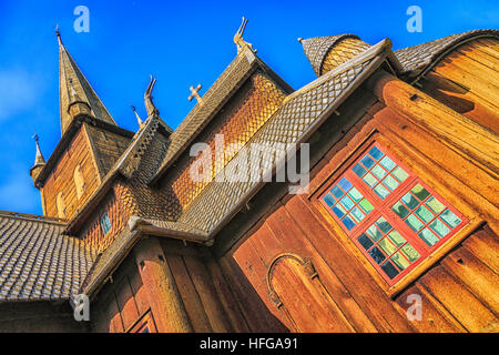 Ein Teil der Stabkirche in Lom in Norwegen Hervorhebung der verwitterte Hölzer... Stockfoto