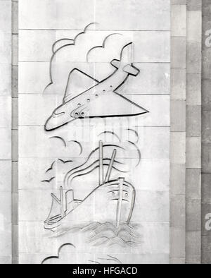 London, England, Vereinigtes Königreich. Ehemaliger Marktschreier Dept Store, Kensington High Street (Art Deco, 1938 - arch: Bernard George) Art-Deco-Fassade Detail Stockfoto