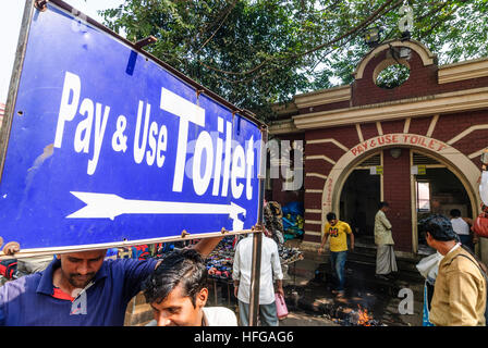 Kolkata (Calcutta, Kalkutta): Öffentliche Toilette, West-Bengalen, Westbengalen, Indien Stockfoto