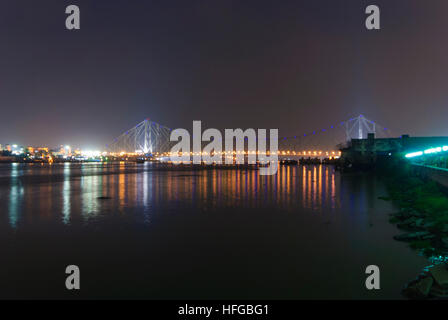 Kolkata (Calcutta, Kalkutta): Rabindra Setu (Rabindra Brücke, früher: Haora-Brücke, Howrah Brücke) über den Hooghly, West-Bengalen, Westbengalen, In Stockfoto