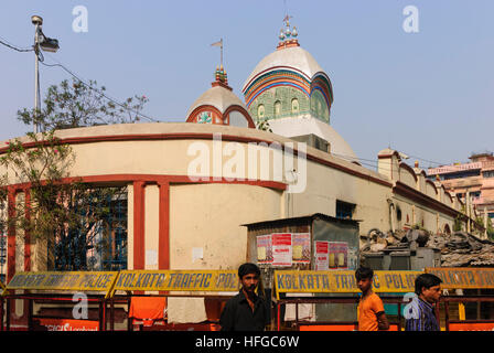 Kolkata (Calcutta, Kalkutta): Wegen die Gefahr von Terroranschlägen gesperrt Hindu Kali Tempel Kalighat, West-Bengalen, Westbengalen, Indien Stockfoto